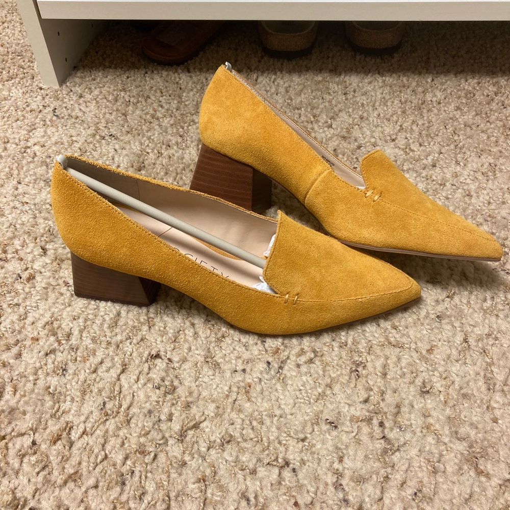 NWOB Sole Society suede block heel